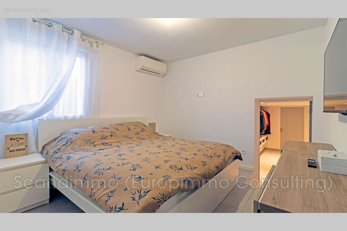 Maison à ROQUEBRUNE-SUR-ARGENS