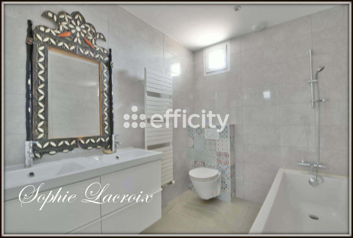 Maison à SALAISE-SUR-SANNE