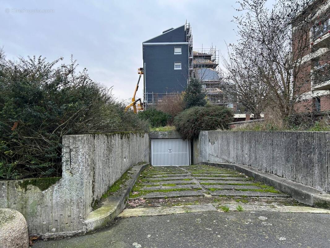 Parking à LAMBERSART