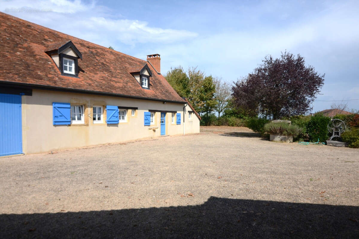 Maison à L'HOPITAL-LE-MERCIER