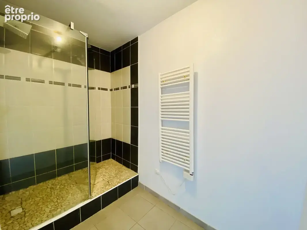 Montpellier centre - lumineux t3 de 70m2, terrasse expo sud ouest,  double garage en sous-sol - photo 6