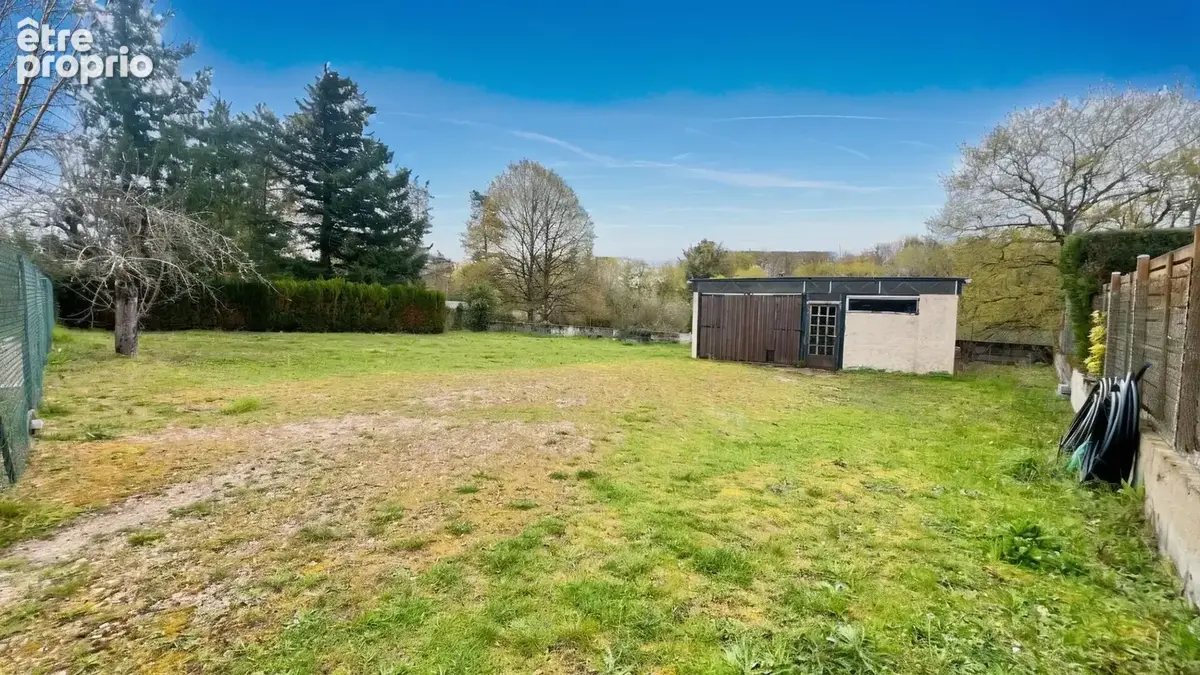 Photo Terrain à La Ferte-Saint-Aubin au prix de 85 000€