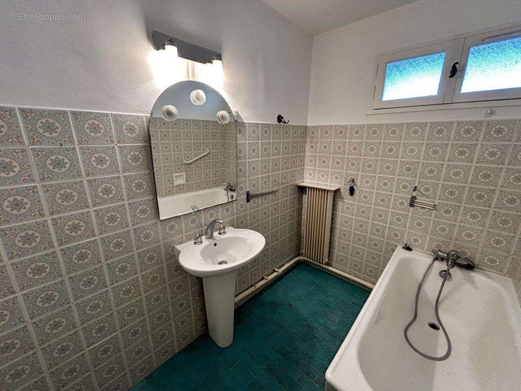 Marseille 9  dromel  type  3 /4  de 70 m2 au 7 ieme etage - photo 13