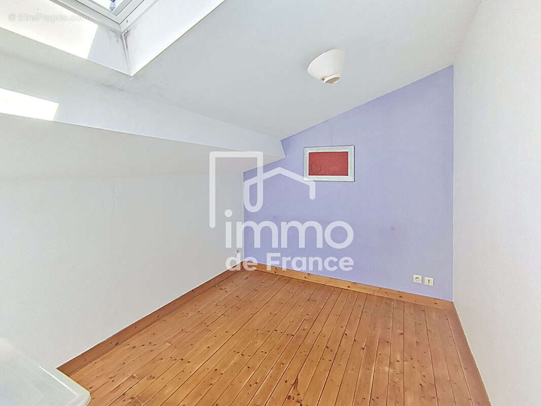Appartement Meximieux 2 pièces  en duplexe de 43 m2 + terrain et place de parking - photo 7