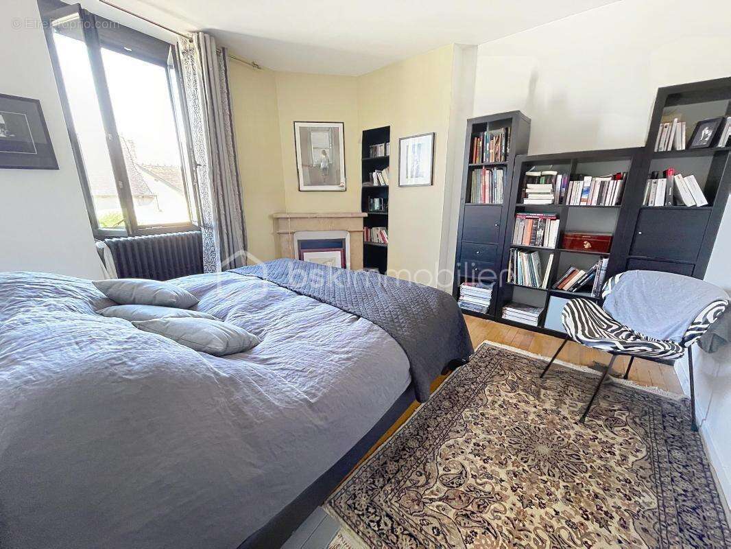 Maison de ville familiale avec dépendance et fort potentiel - photo 12