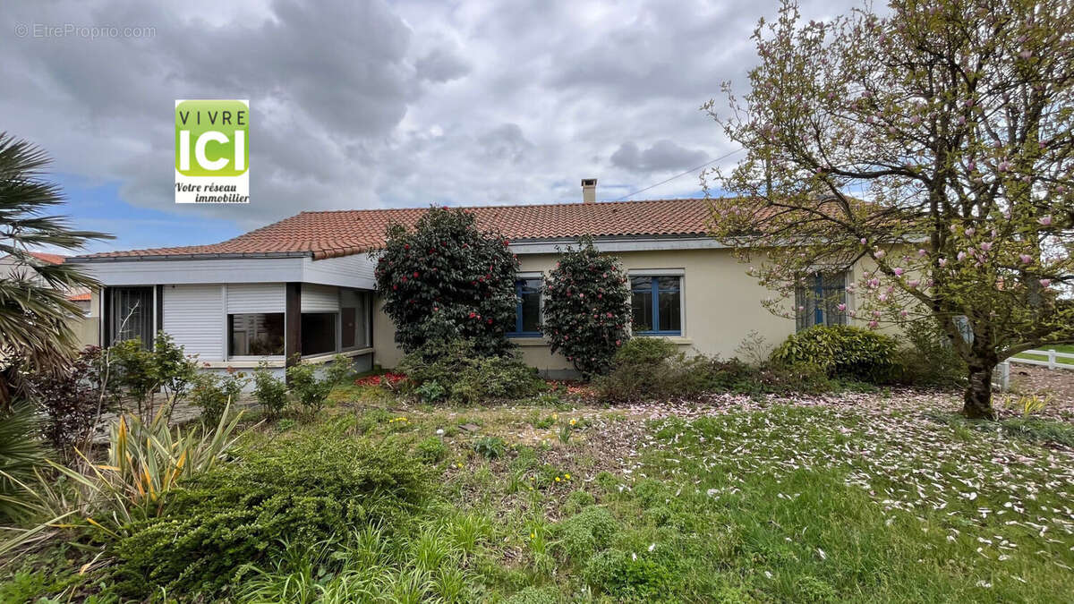 Maison à LA CHAPELLE-BASSE-MER