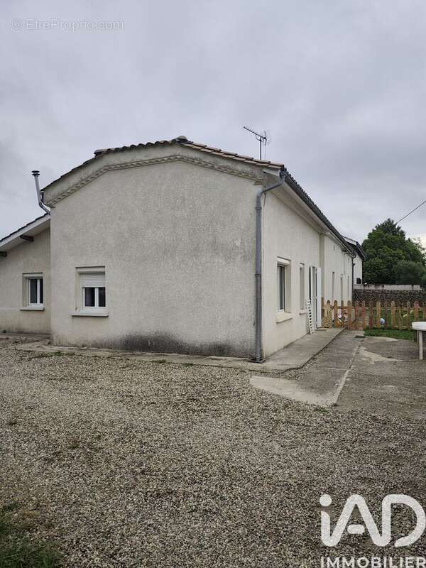 Maison 142 m² à Saint-Sulpice-De-Pommiers  - photo 4