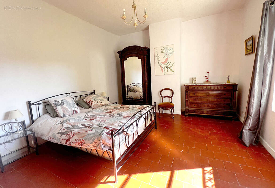 Maison à SAINT-CHAMAS