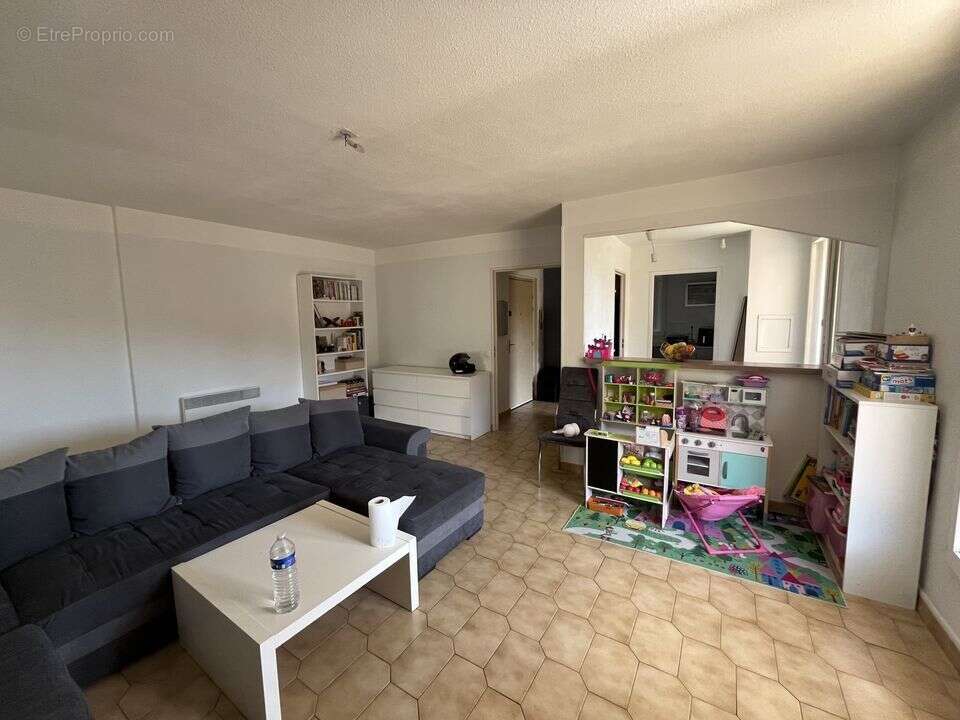 SALON - Appartement à SAINT-LAURENT-DU-VAR