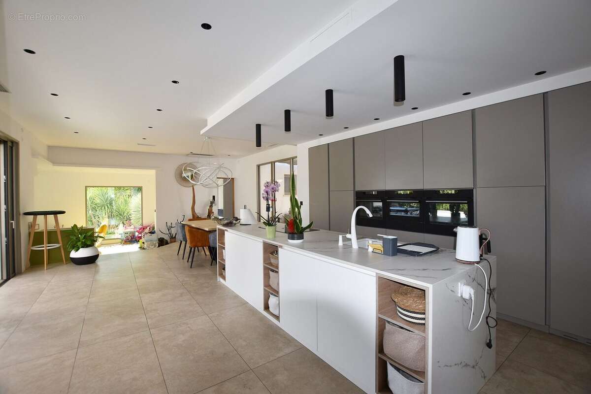 Cuisine et Salle à manger  - Maison à NAGES-ET-SOLORGUES