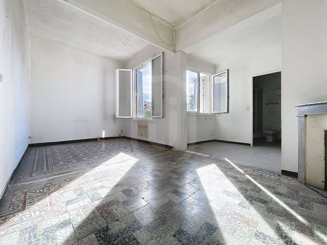 MONTPELLIER CENTRE, Appartement avec Charme de l'ancien, T3/4 en duplex dernier étage à rénover ! - photo 4