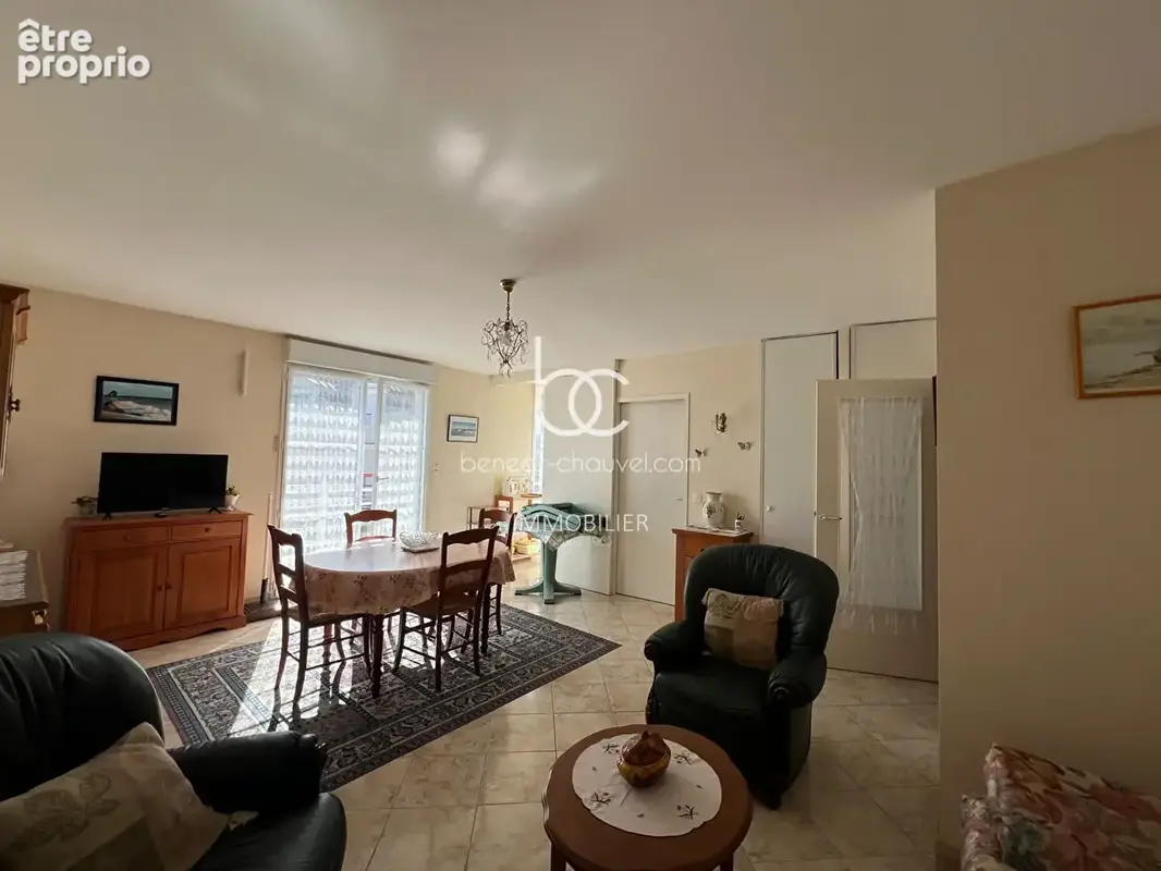 VENTE Appartement T2 SARZEAU Centre  Grand Balcon  Garage Sous-Sol & Ascenseur  Résidence Sécurisée (56370) - photo 4