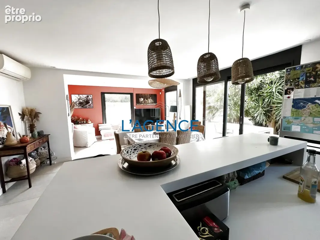 Exceptionnel à L'Ayguade à 200m de la plage superbe villa de 175m2 avec piscine - photo 5