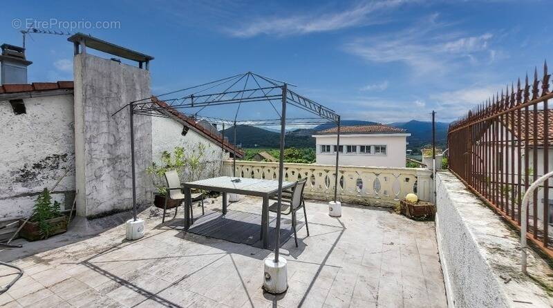 Maison à MONTREJEAU