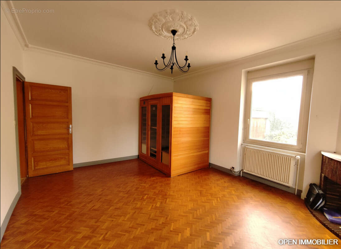 Maison 176 m² à Saint-Laurent-Sur-Gorre  - photo 4