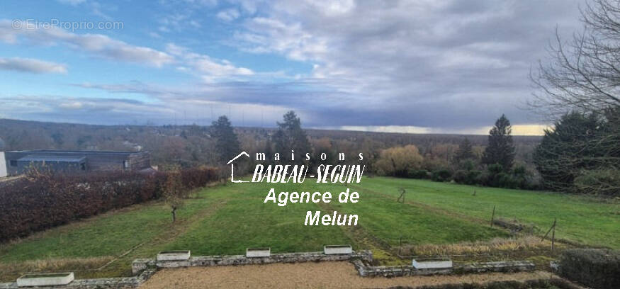 Terrain à SAINT-FARGEAU-PONTHIERRY