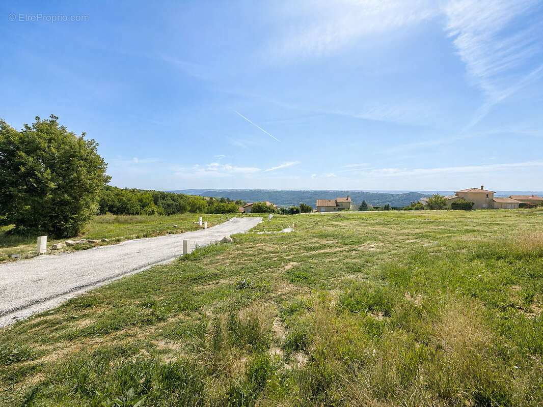 Terrain à VERIN