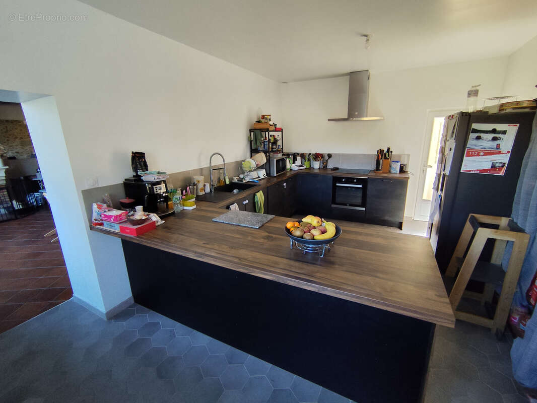Maison d'habitation avec garage et jardin - photo 2