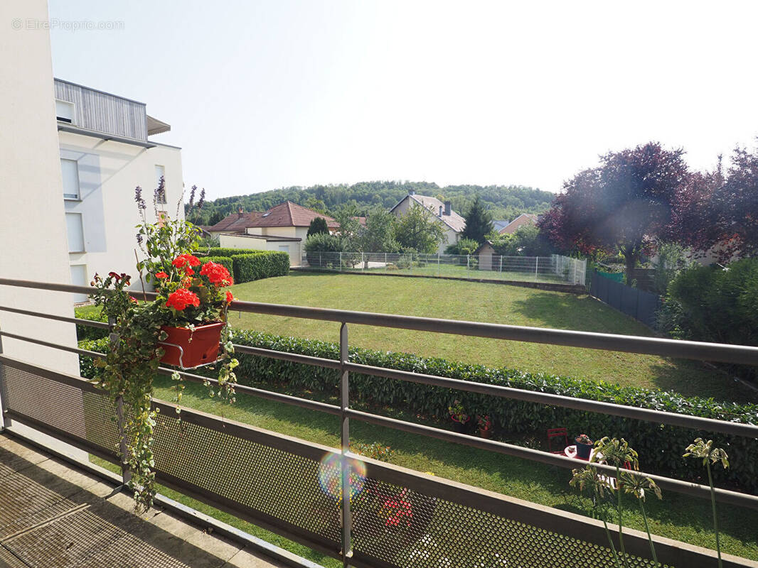 Appartement à CHARMES