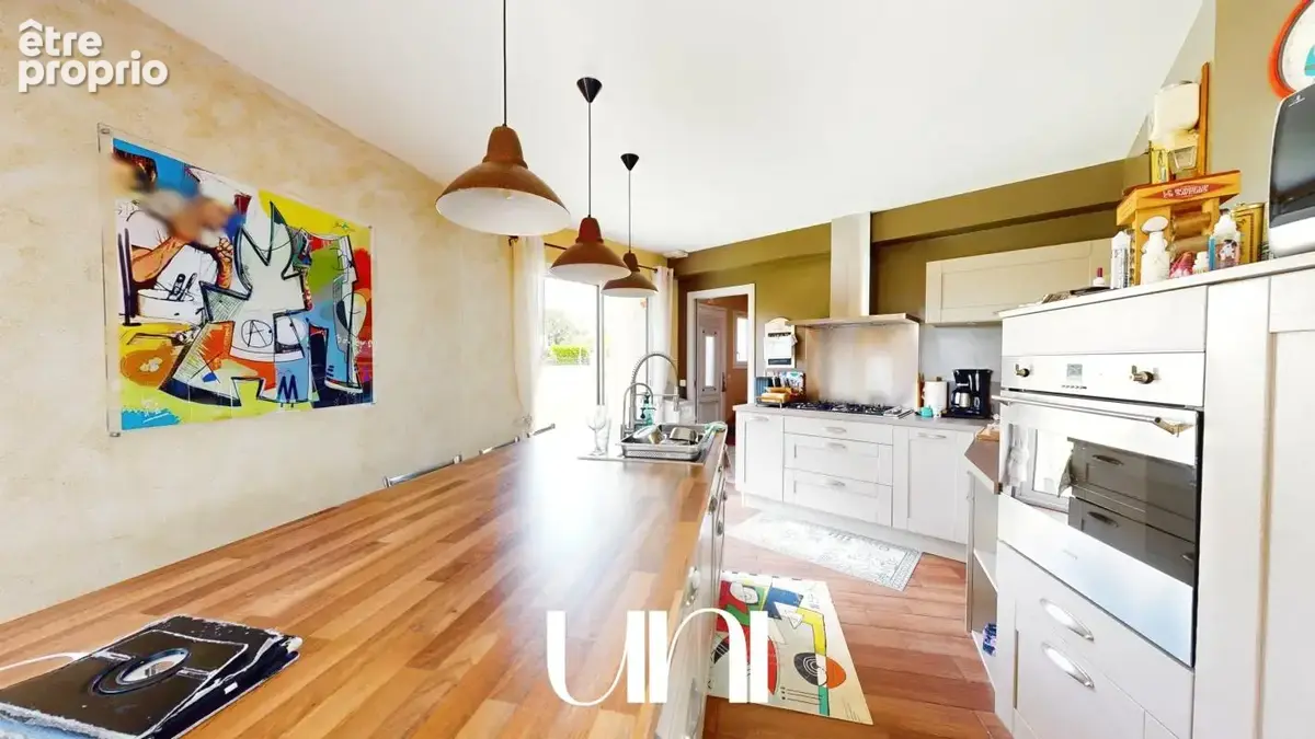 Maison 5 pièces de 148 avec double garage - MONCEAUX EN BESSIN - photo 6