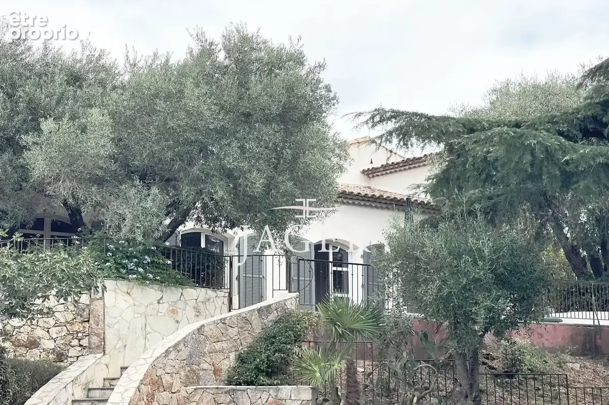 Maison 9 pièces 210 m² à vendre à Grimaud (83310) - photo 2