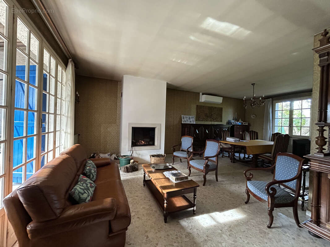 Rare et exceptionnel : Maison 4 chambres avec piscine et grand terrain au cœur de Bram. - photo 6