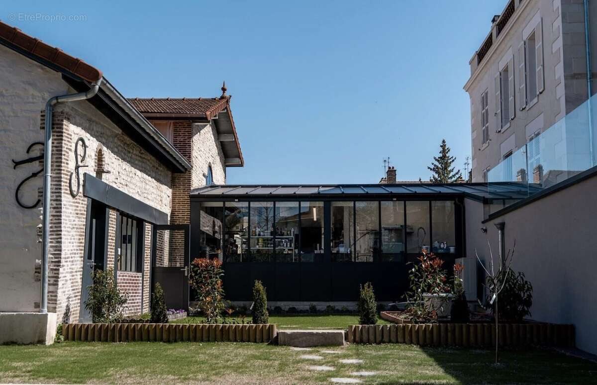 Commerce 651 m² à Troyes  - photo 4
