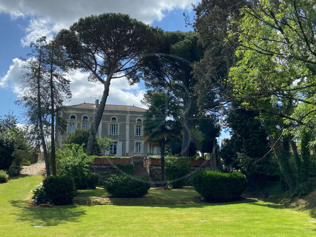 Maison à COUTRAS