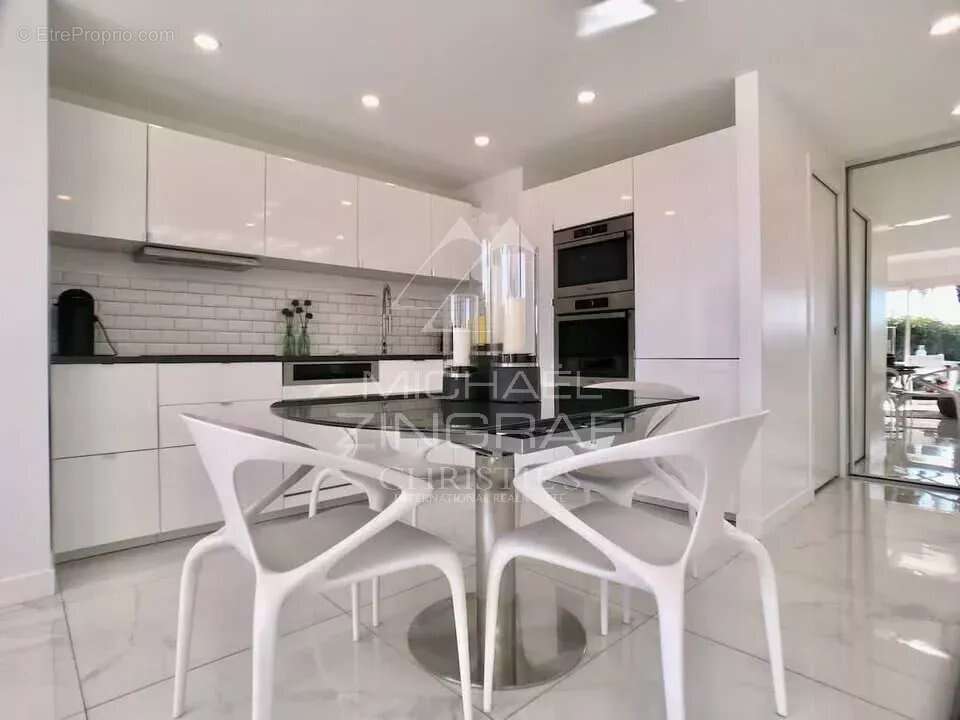 Appartement à VALLAURIS