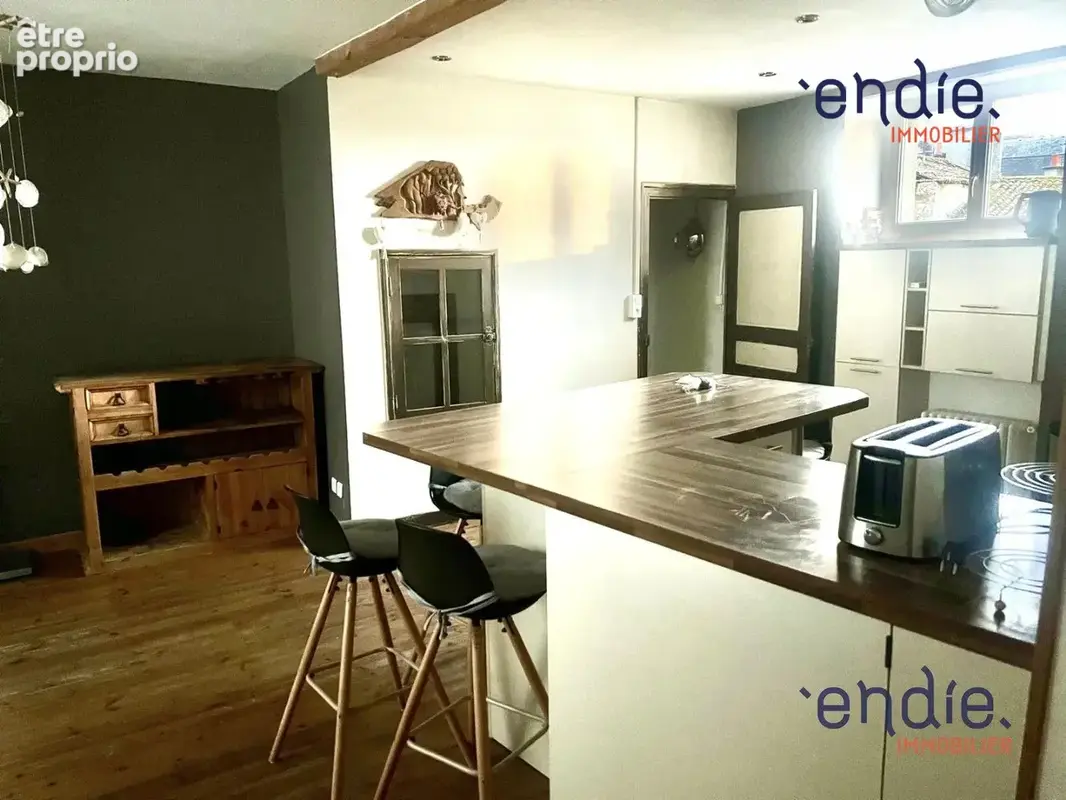 Appartement 10 pièces 236 m² à vendre à Airvault (79600) - photo 2
