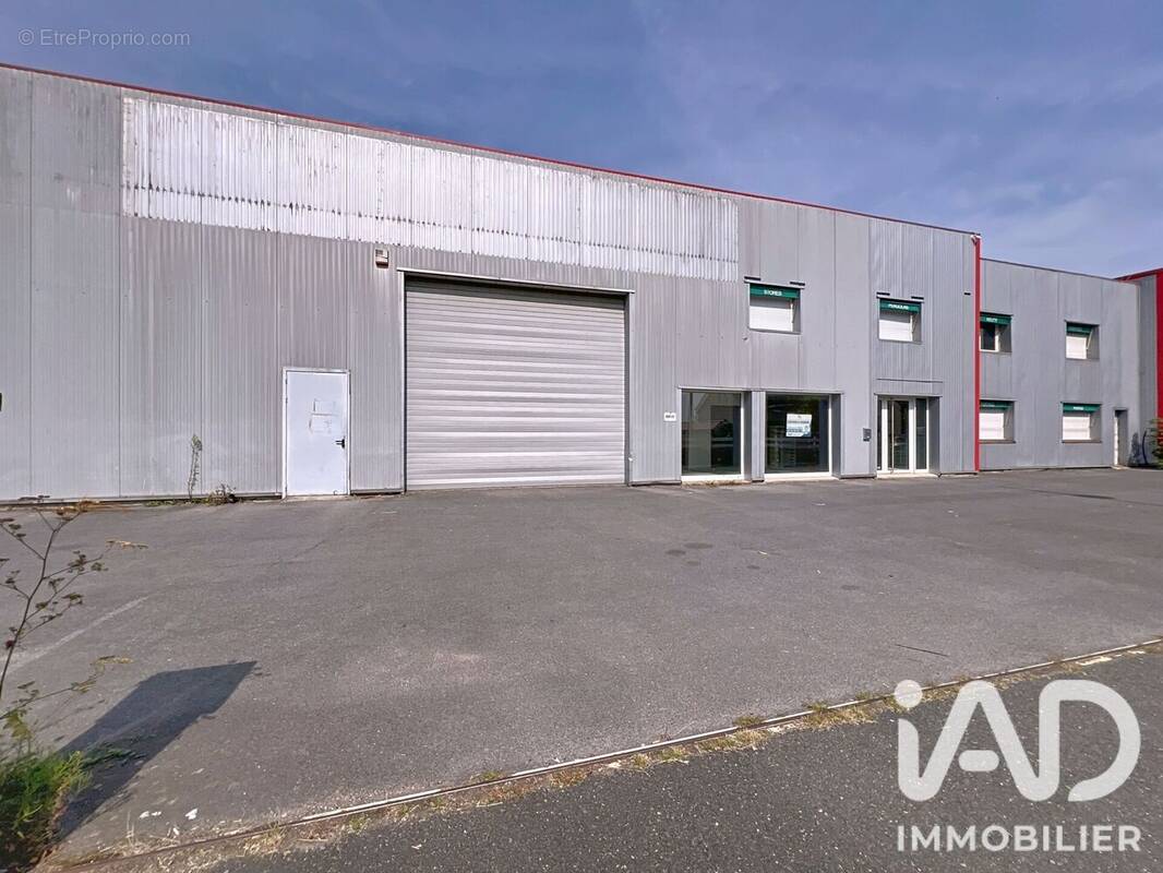 Photo 1 - Commerce à CHEVRY-COSSIGNY