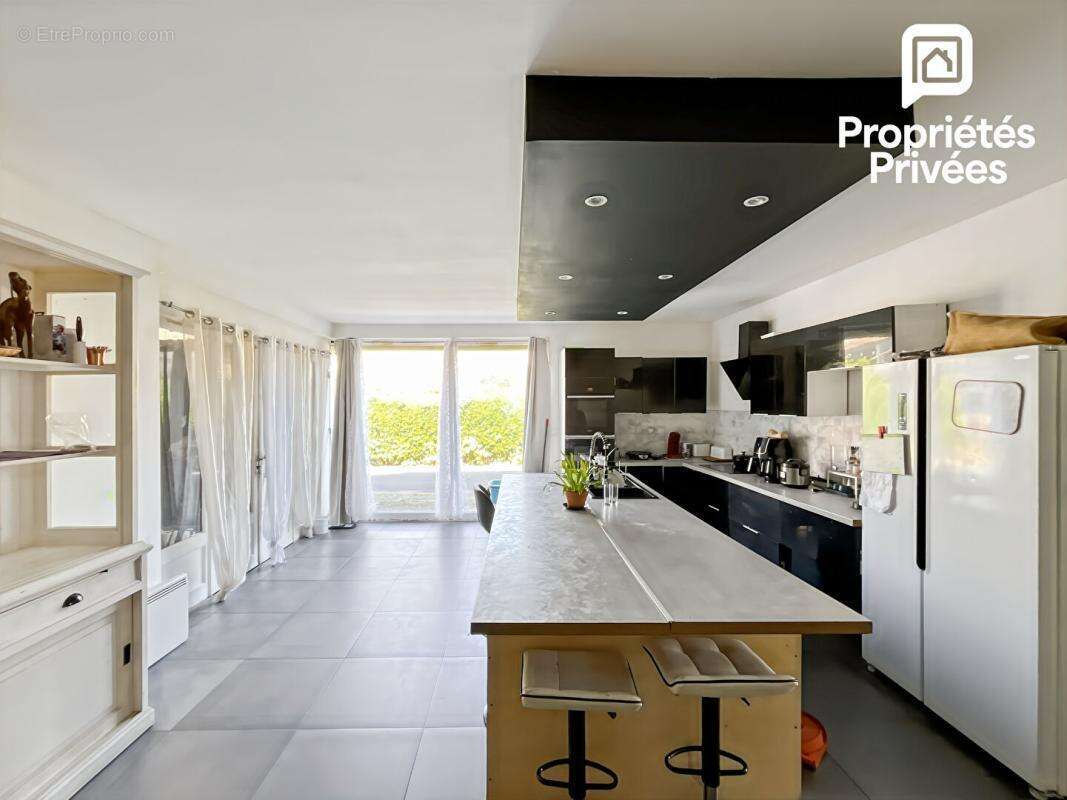 Maison en pierre - 287m2 - 5 chambres - 4entrées indépendantes - photo 3