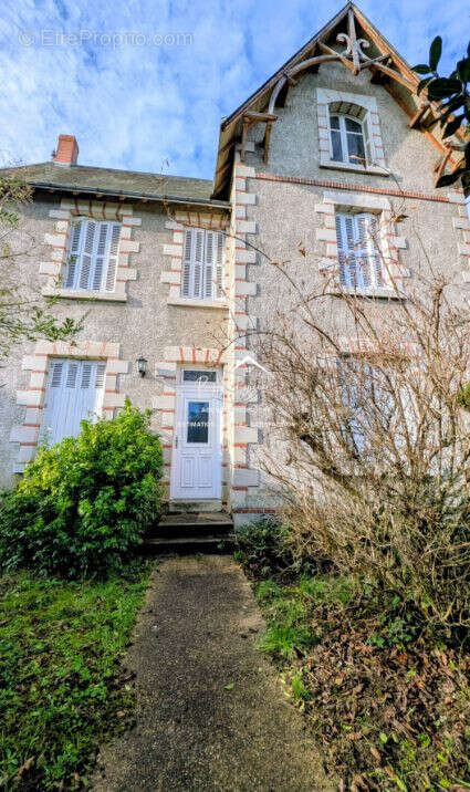 Façade avant - Maison à LES ORMES