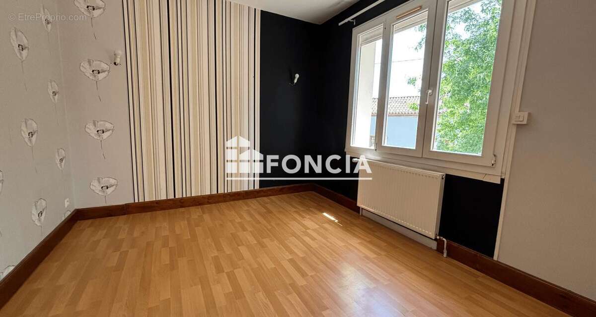 À vendre – Maison de 145 m² avec grande terrasse, garage et jardin à Villeneuve-sur-Lot - photo 5