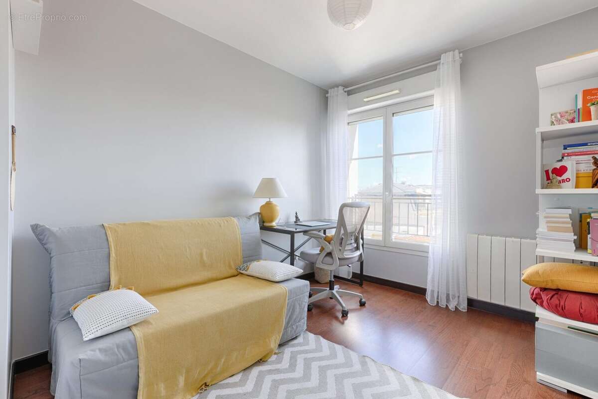 Appartement à LA GARENNE-COLOMBES