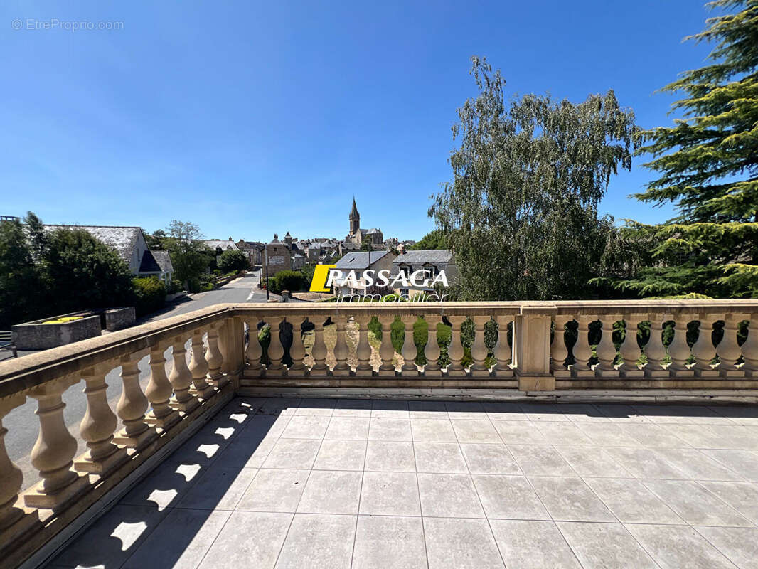 A VENDRE - Bel immeuble de rapport (4 appartements) avec terrain attenant - LAISSAC - photo 9