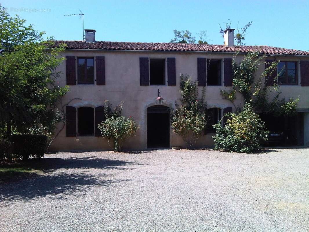 Maison de caractère avec 4 chambres sur 'environ 7318 m². - photo 52