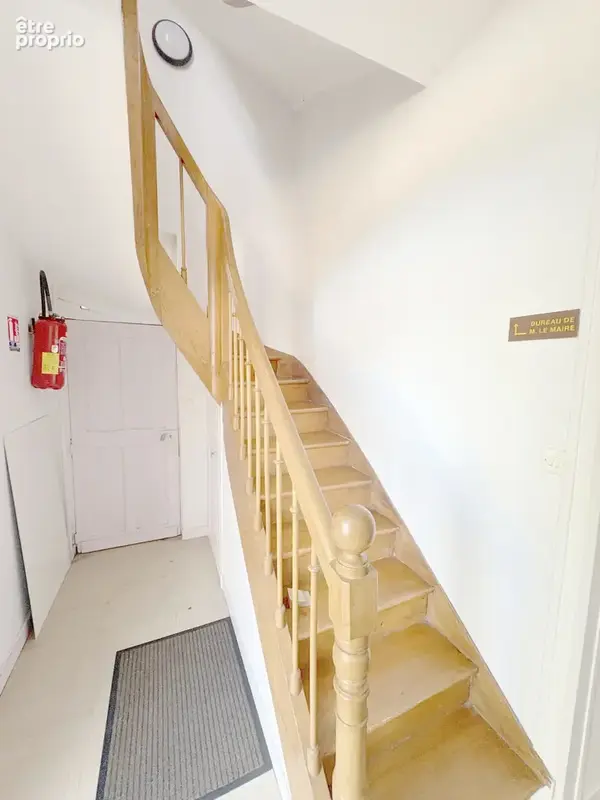 Ancien bâtiment communal à réhabiliter en maison ou plusieurs appartements ! - photo 5