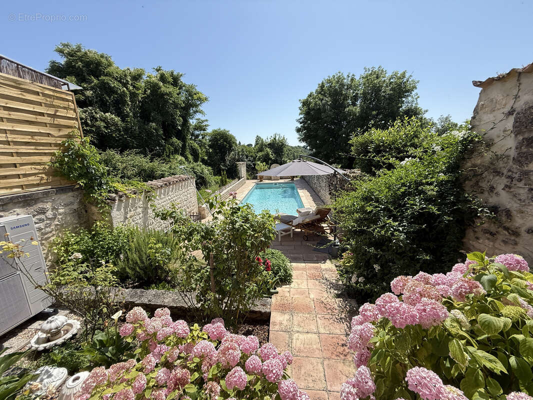 Maison à CASTELNAU-MONTRATIER