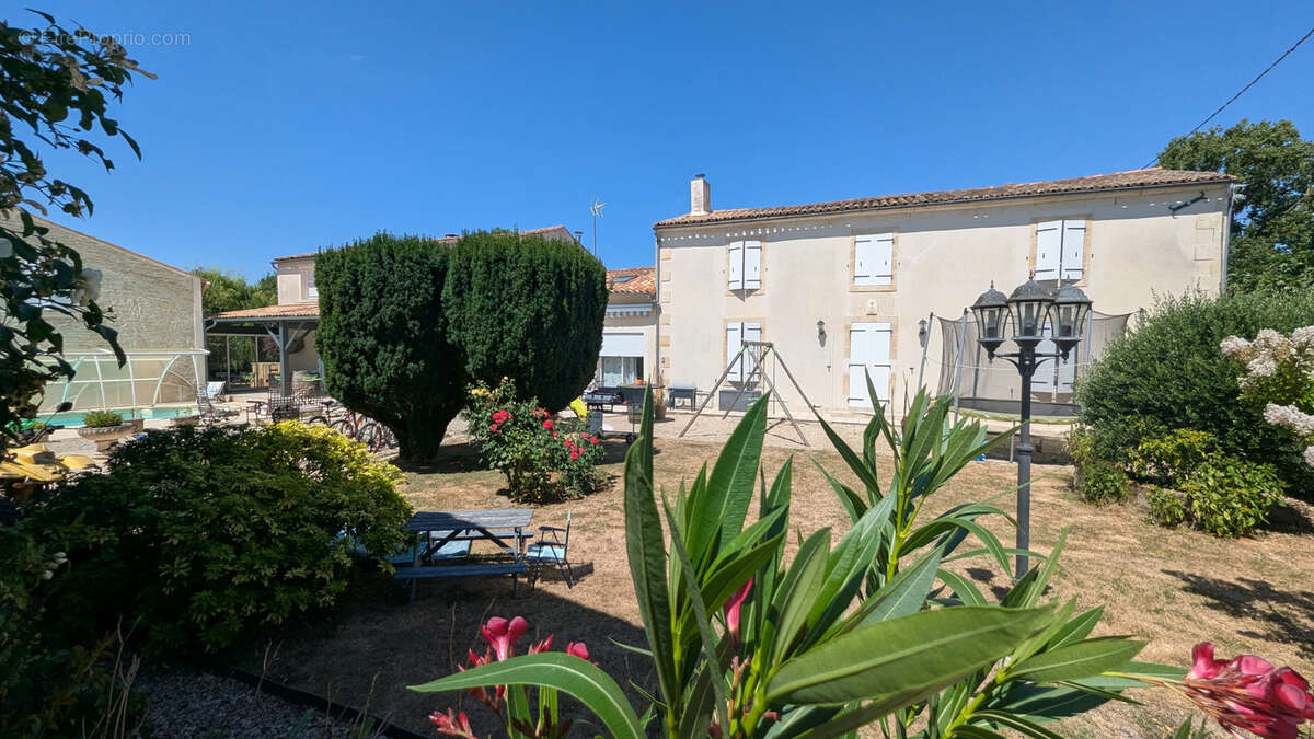 Maison à SAINT-HILAIRE-LA-PALUD