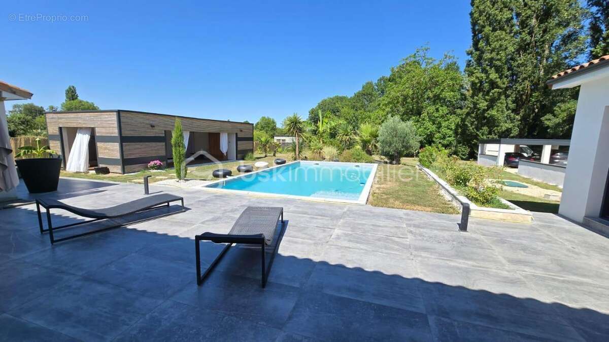 Maison à BARBEZIEUX-SAINT-HILAIRE