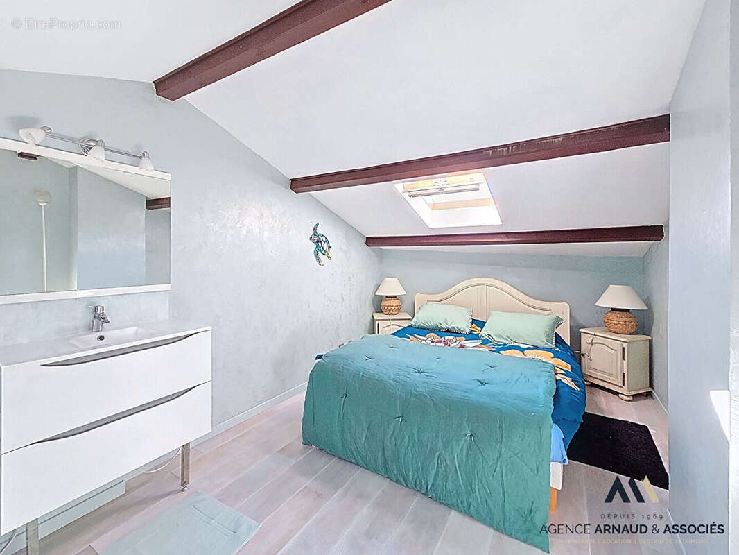Appartement à SAINT-CYR-SUR-MER