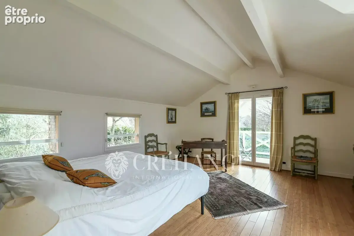 LE VESINET - LAC INFERIEUR - Maison familiale 262 m² - Jardin 1250m² - Piscine - photo 11