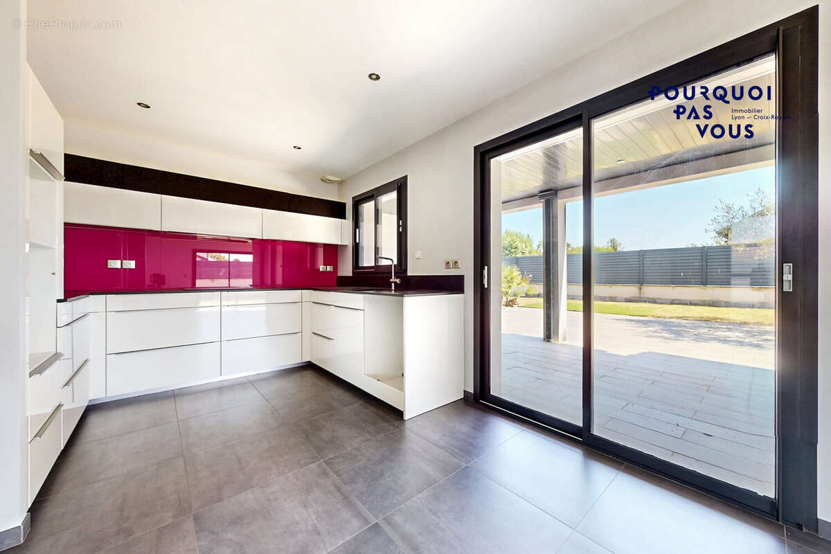 Maison 214 m² à Saint-Romain-De-Jalionas  - photo 4