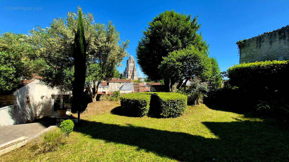 Maison à SAINTES