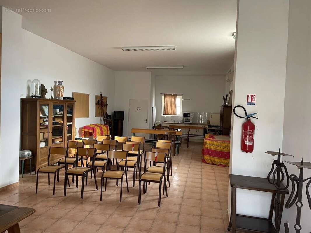 Commerce 68 m² à Fourques  - photo 6