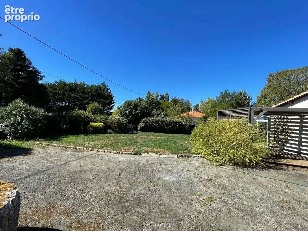 Propriété de charme  environ 200 m2 à Vouillé — Maison principale, T2 indépendant et dépendances en pierre - photo 13