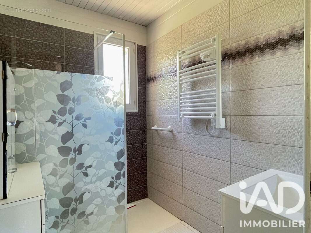 Maison 100 m² à Noailles  - photo 9