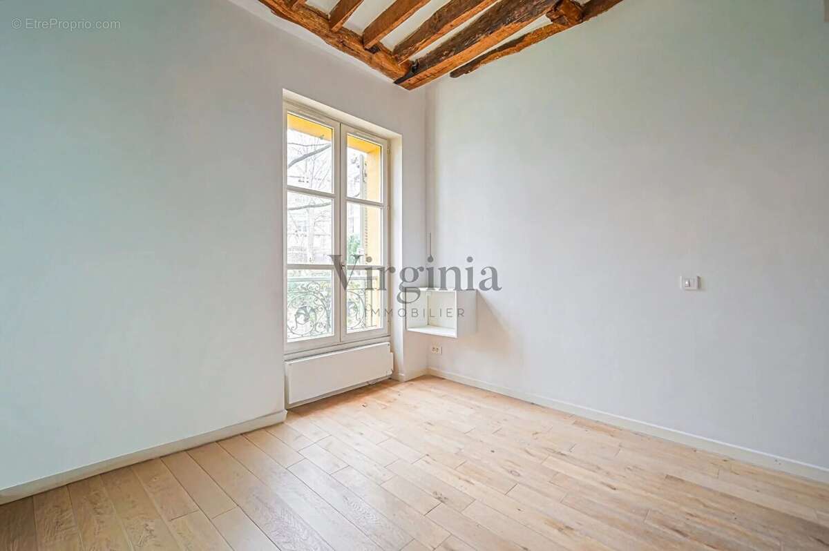 Appartement à CHARENTON-LE-PONT