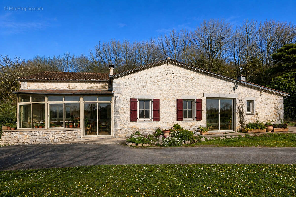 Maison à MONTAIGU-DE-QUERCY